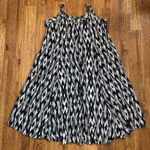 Torrid Maxi Challis Trapeze Dress size 4, Ikat Black Plus Size